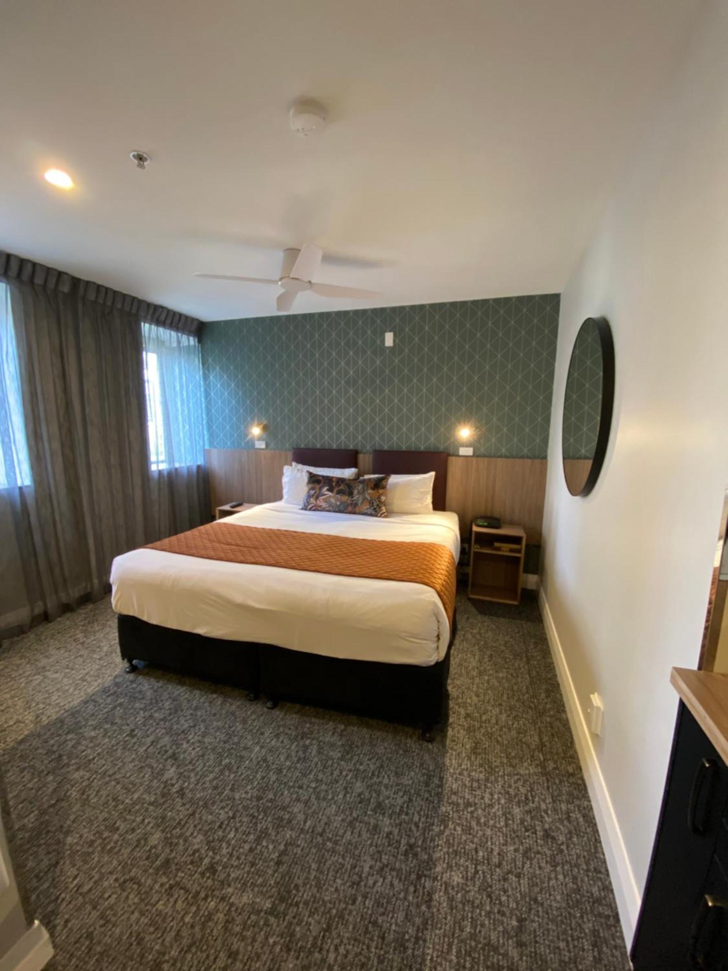 Deluxe Queen Room